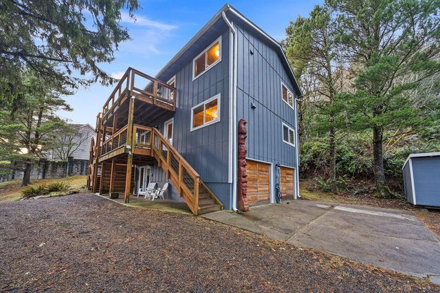 1590 Cape Meares Loop NW, Tillamook, OR 97141