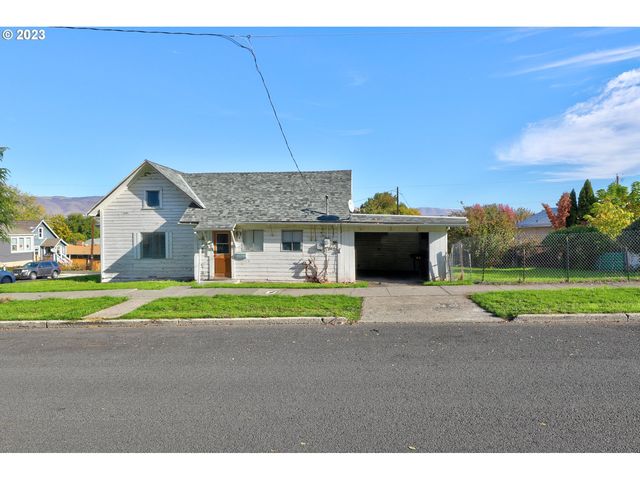221 W  11th St, The Dalles, OR 97058