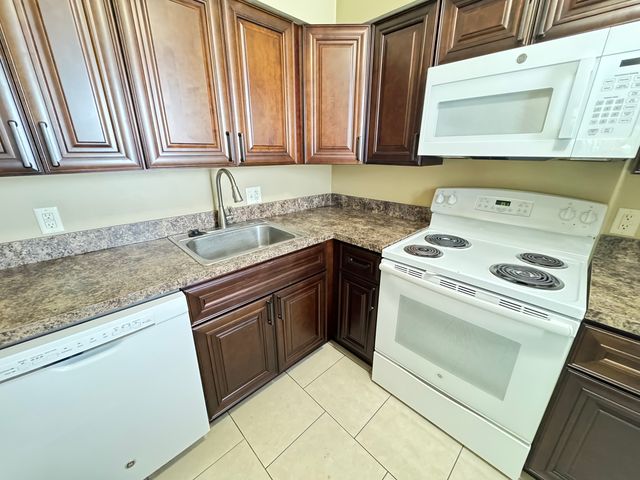 1930 Washington St #5, Lincoln, NE 68502