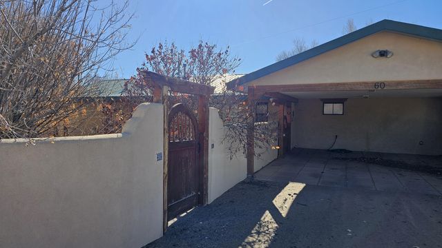 60 Victor Rd, Corrales, NM 87048