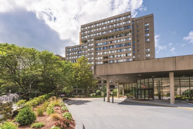250 Hammond Pond Pkwy #615N, Newton, MA 02467