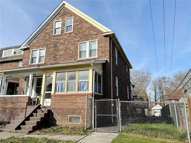 1068 Priestley Ave, Erie, PA 16511