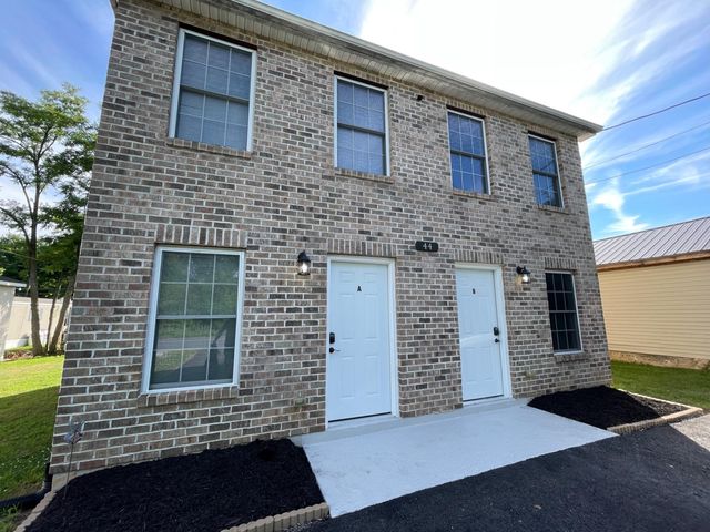 44 Middle Spring Ave, Shippensburg, PA 17257