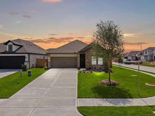3502 Atlas Point Ln, Angleton, TX 77515