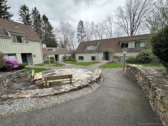 1 Heritage Vlg #A, Southbury, CT 06488