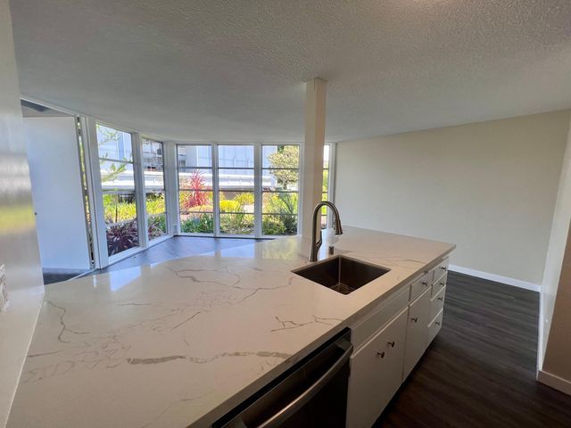 10 Milland Dr #A14, Mill Valley, CA 94941