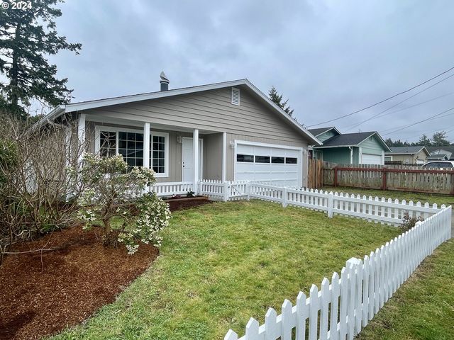933 Augustine Ave, Coos Bay, OR 97420