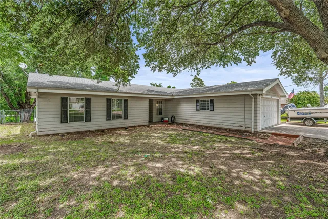 4013 Cherokee Ct, Granbury, TX 76048