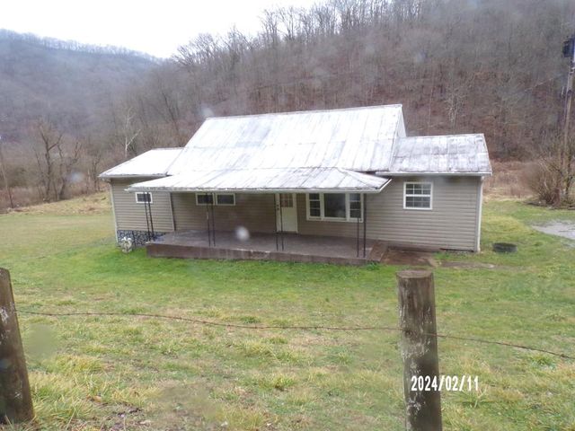 7048 State Route 2030, Banner, KY 41603