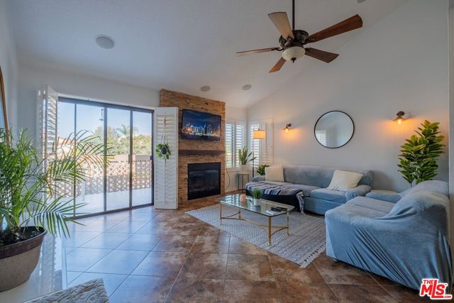 4852 Cabana Dr #202, Huntington Beach, CA 92649
