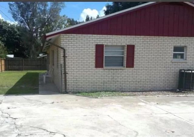 273 Hubbard Ave #208, North Fort Myers, FL 33917