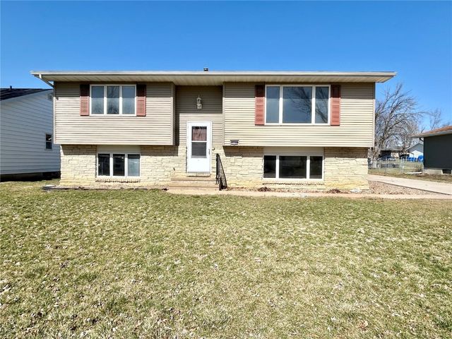 3120 25th Ave, Marion, IA 52302