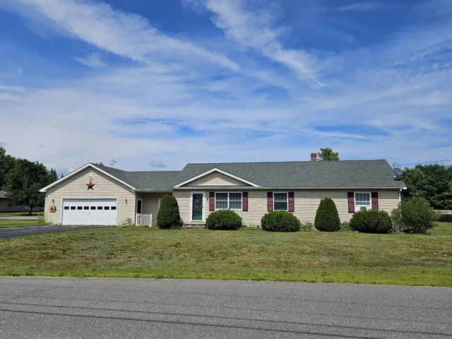 4 Robin Court, Skowhegan, ME 04976