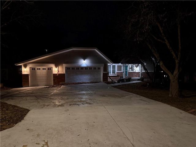 5426 N  Flint Ridge Rd, Kansas City, MO 64151
