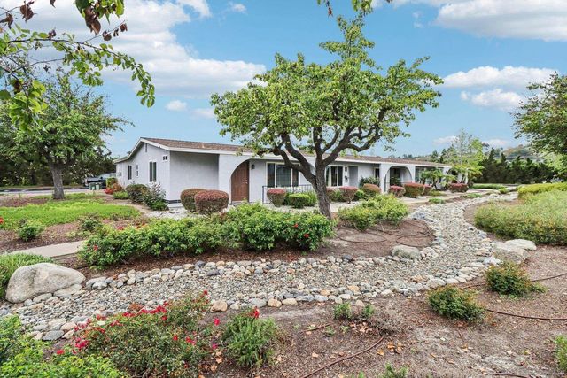 3518 Pear Blossom Cir, Oceanside, CA 92057