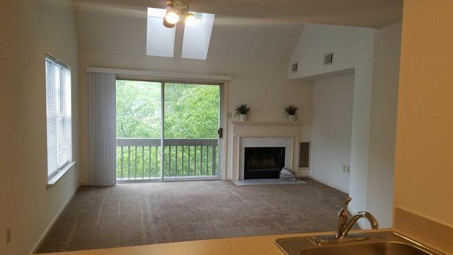 429 Derry Dr, Aston, PA 19014