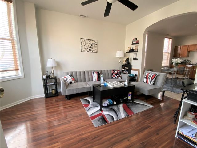 927 W  35th Pl #1F, Chicago, IL 60609