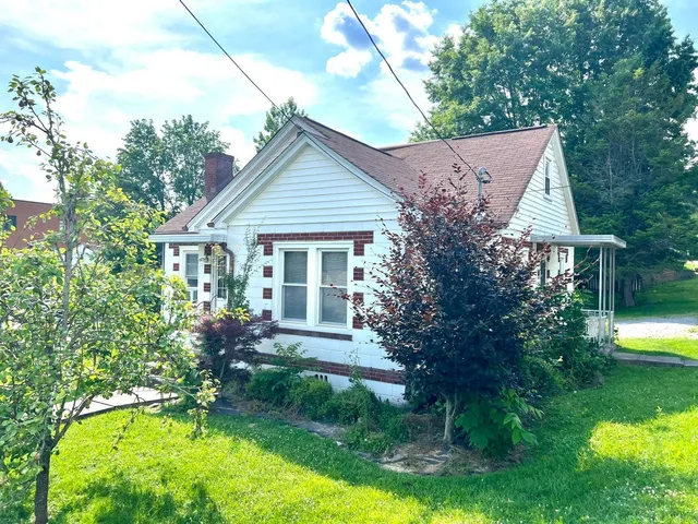 111 E  Maple Ave, Fayetteville, WV 25840