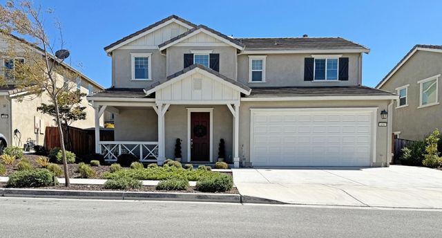 450 Thistle St, Hollister, CA 95023
