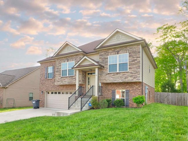 305 Chase Dr, Clarksville, TN 37043