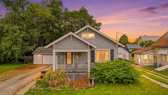 413 S  3rd Ave, Washington, IA 52353