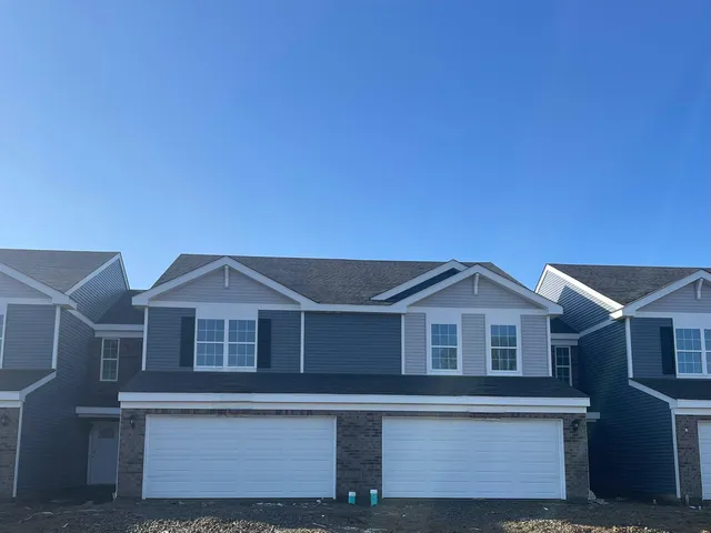 535 Cressmoor Blvd, Hobart, IN 46342