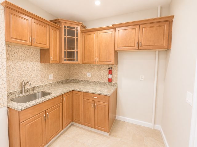 500 Park Ave #7, East Orange, NJ 07017