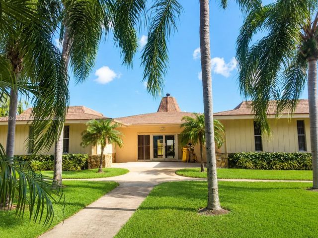 500 Village Green Cir W #308, Palm Springs, FL 33461