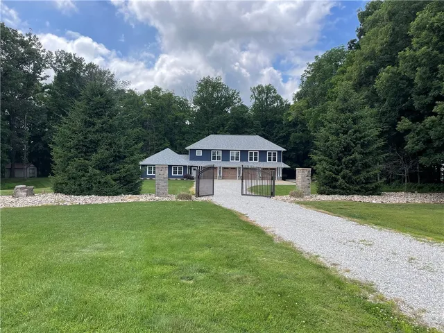 104 Woodland Dr, Marshall, IL 62441