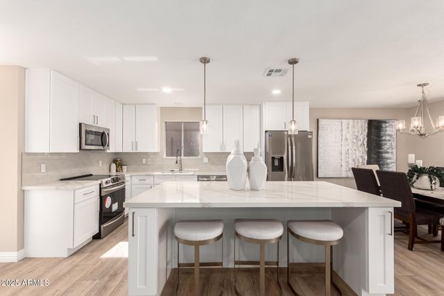 26612 S  Digswell Ct, Sun Lakes, AZ 85248