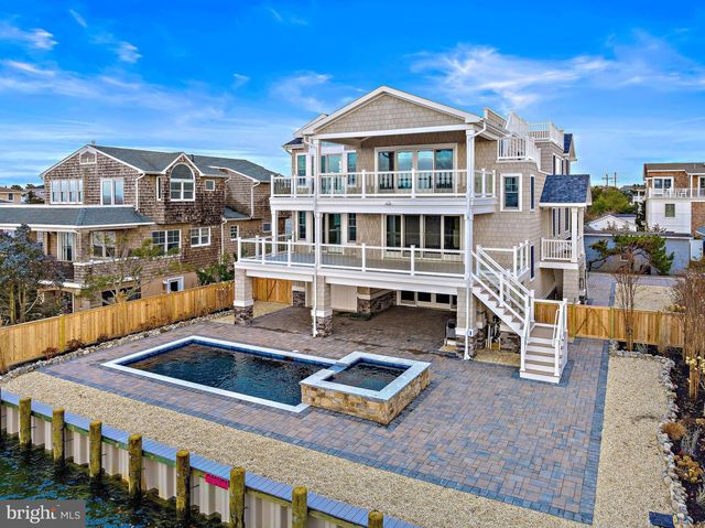 21 W  83rd St, Beach Haven, NJ 08008