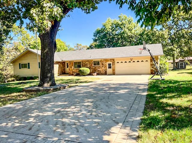 1015 Peterson Road, Neosho, MO 64850
