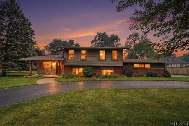 3454 Paddington Dr, Troy, MI 48084