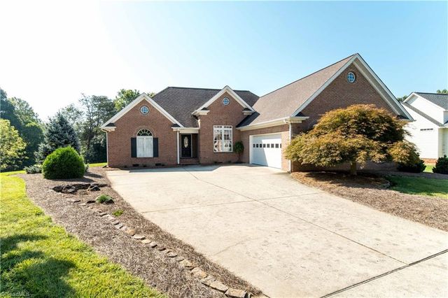 120 Williamshire Ct, Kernersville, NC 27284