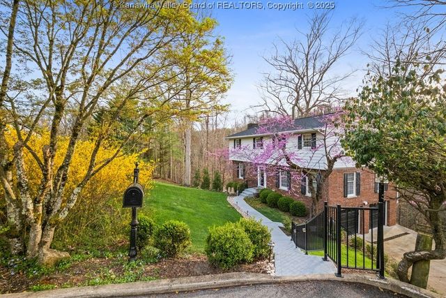 924 Harmony Ln, South Charleston, WV 25303