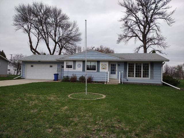 122 E  10th St, Madison, MN 56256