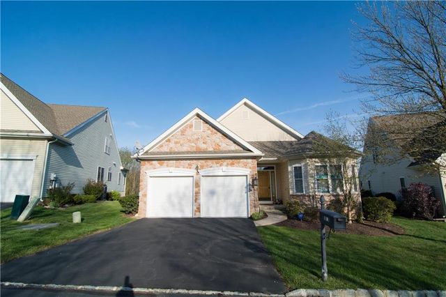 5086 Valley Stream Ln, Macungie, PA 18062