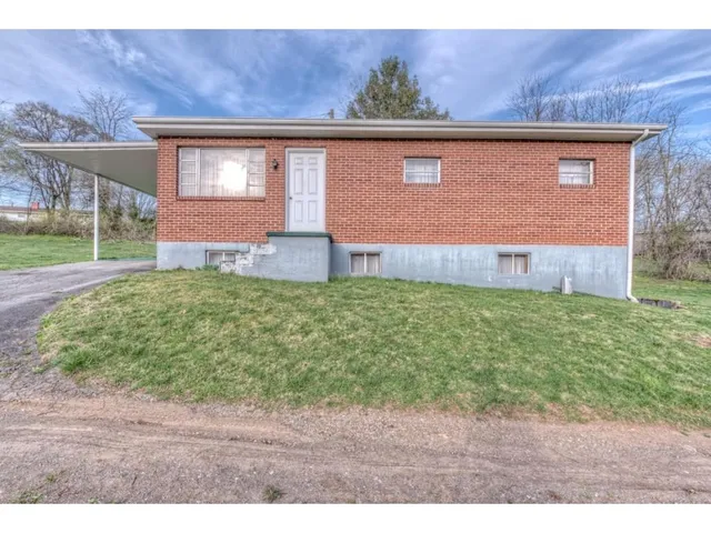 59 Big B Dr, Castlewood, VA 24224