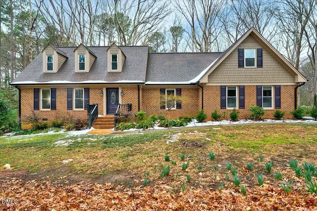 107 Larkwood Ln, Cary, NC 27518