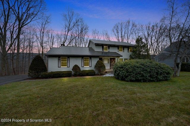 516 Old Colony Rd, Clarks Summit, PA 18411