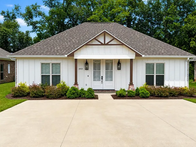 1023 Ida Grace Trl, New Albany, MS 38652