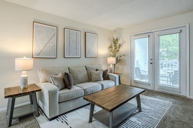 2165 Rugby Ave #527, Atlanta, GA 30337