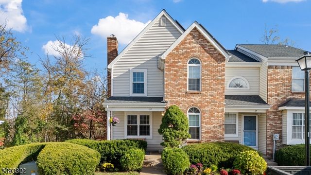 27 Chetwood Ct, Hillsborough, NJ 08844