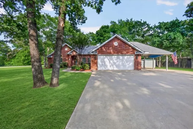 4 Huckleberry Ln, Malakoff, TX 75148