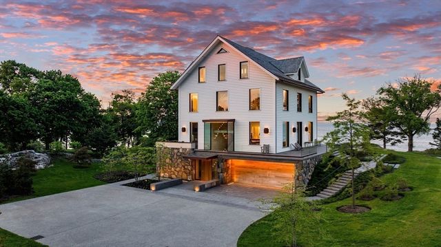 20 Crowninshield Rd, Marblehead, MA 01945