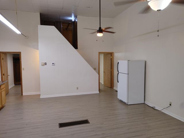 31 W  Columbus St #D, Nelsonville, OH 45764