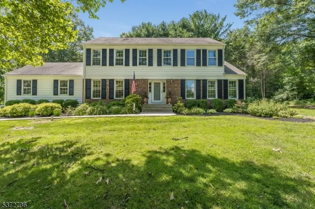 114 Manor Way, Pittstown, NJ 08867