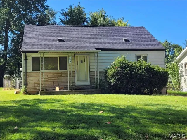 104 Barto Dr, Saint Louis, MO 63135