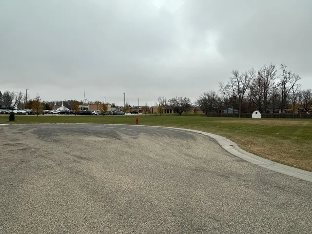 301 Mueller Dr, Hendricks, MN 56136