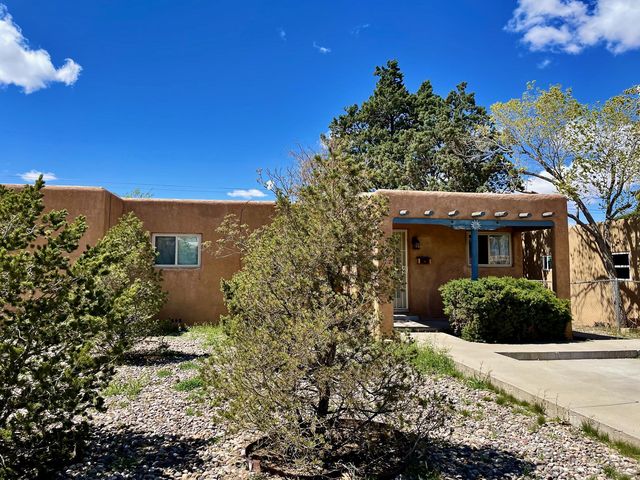 217 Quincy St NE, Albuquerque, NM 87108